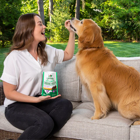 Greenies_Supplements_Chicken_Immune_lifestyle_1_e936dfae-d2fb-459c-9f4a-6feaade1b614_480x480